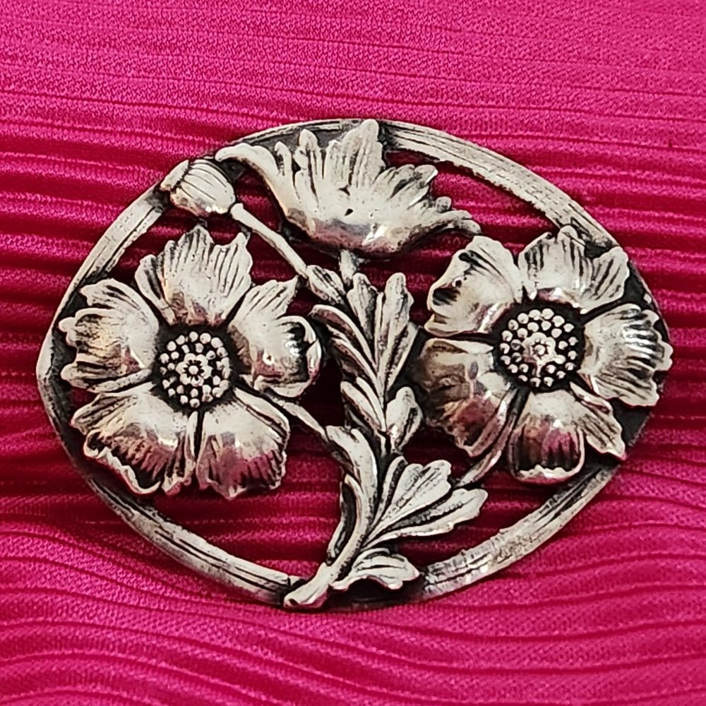 Flower Brooch in Sterling Silver